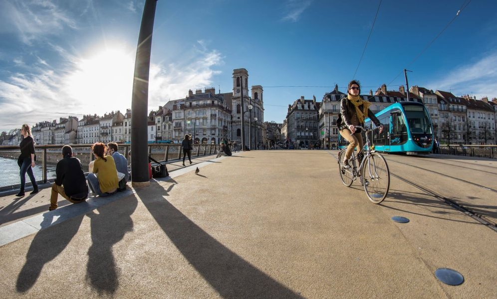 Déplacement doux à Besançon : vélo et tram